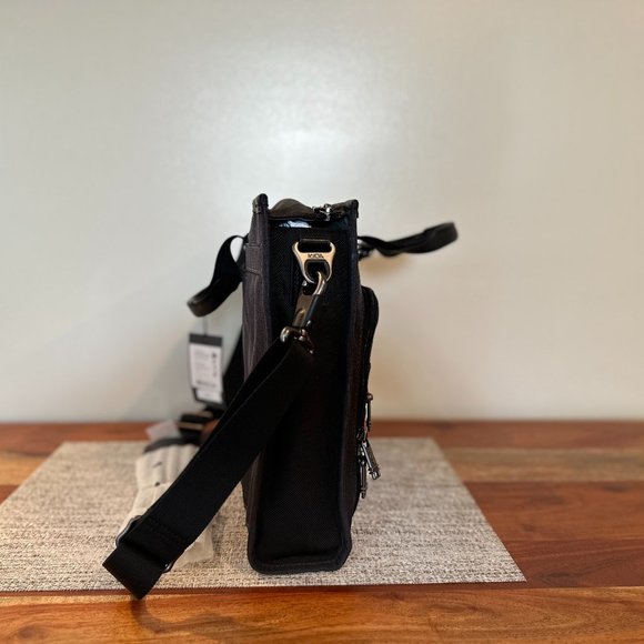 Tumi Slim Deluxe Portfolio - Picture 8 of 9